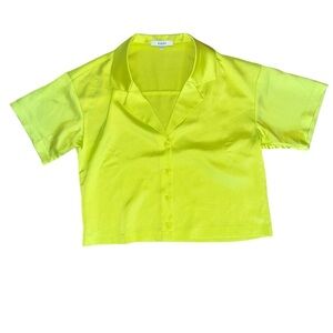 RO&DE LIME GREEN CROPPED BUTTON UP. NWOT SIZE SMALL EUC